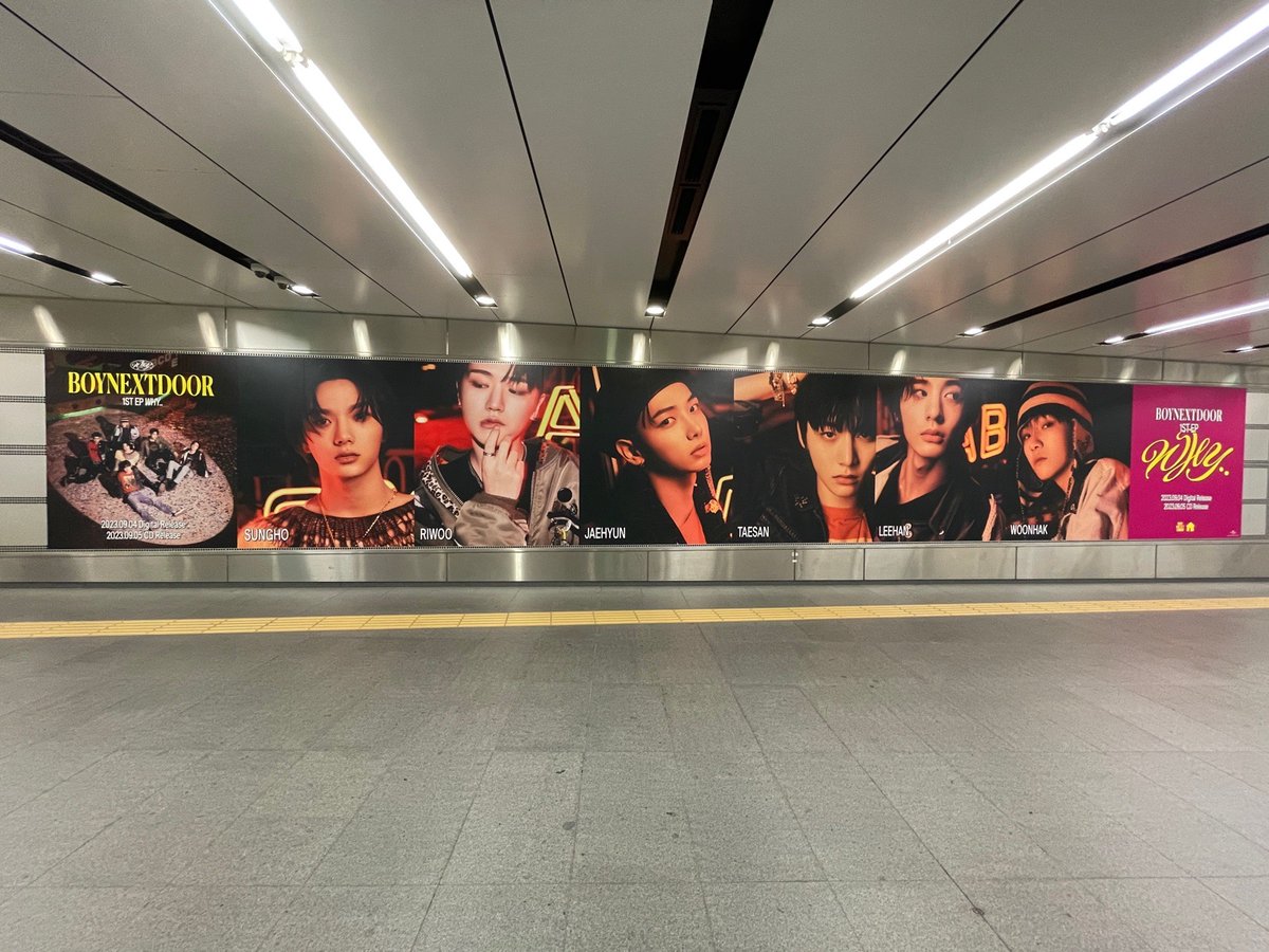 umusicjapan's tweet image. BOYNEXTDOORの 1st EP‘WHY..’リリースを記念して渋谷駅の東急田園都市線渋谷駅B2F ハチ公改札外コンコース通路、東横渋谷駅B3F宮下パーク方面コンコースの2ヶ所にて巨大ポスターを掲出中🎊

是非チェックしてくださいね！
※駅係員の方へのお問合せはご遠慮ください。

#BOYNEXTDOOR_WHY
#WHY