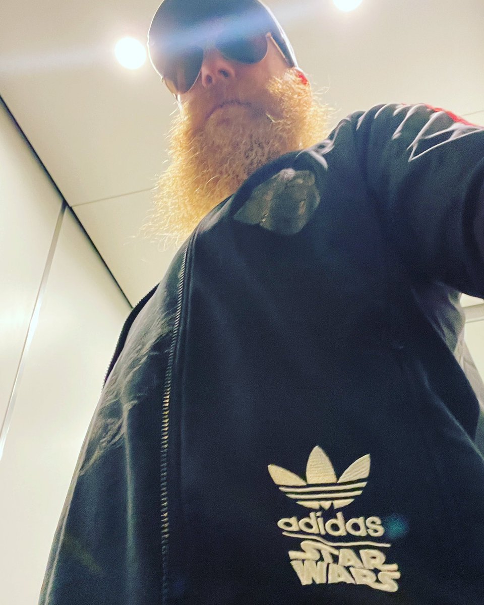 pmsaari's tweet photo. Taking care of business. #RnR #adidas #starwars #adidasstarwars #raybanaviator https://t.co/rK5bASa5sm
