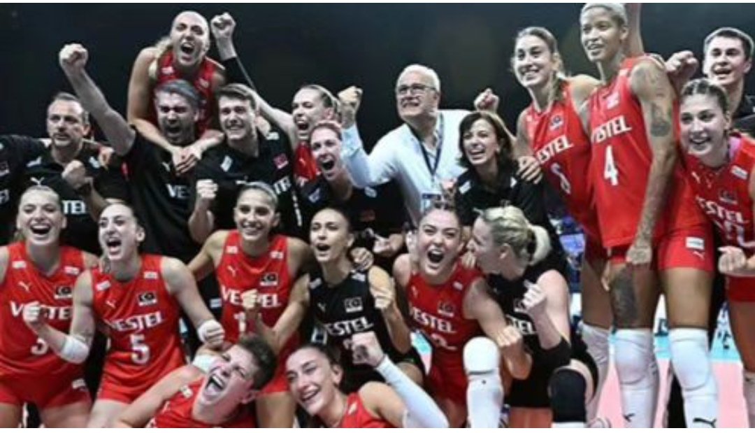 edaerikli's tweet photo. Rönesans tablosu gibi🧿🇹🇷💪❤��🎉👏👏👏 #MilliGururDiyeceksiniz #Voleybol #FileninSultanlari https://t.co/UcJJ9xLXtJ