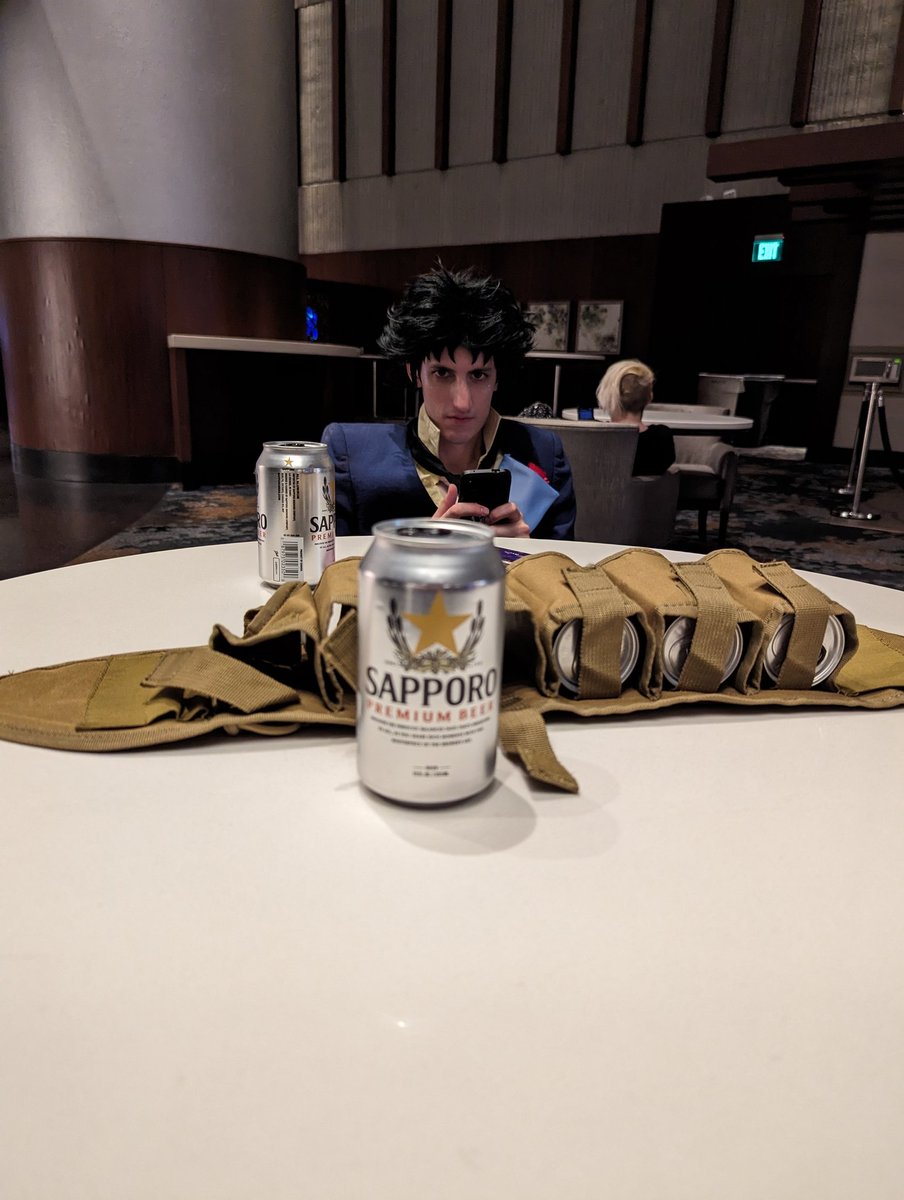 skullvolver's tweet photo. Ending dragon con by emptying out my badman belt in the Westin lobby. I love u no more heroes. also Josh https://t.co/9wa2wb7zTn