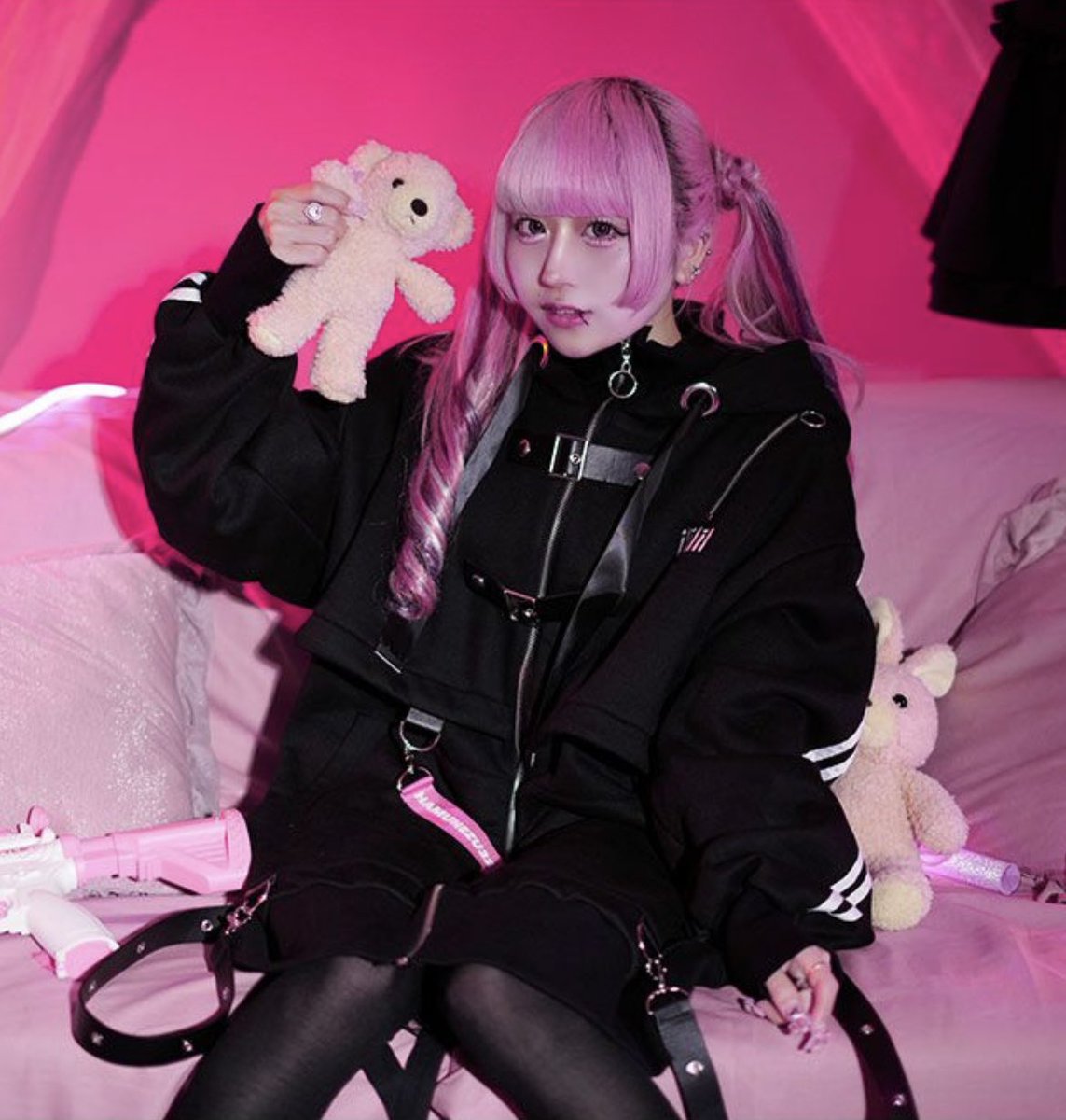 ililil×はむねずこ】 🖤NEZU狂パーカー、本日18時より販売開始