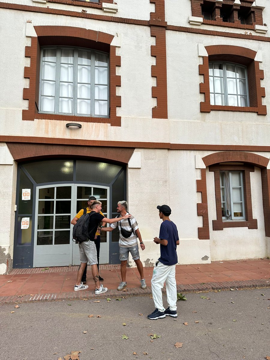 Setembre ja és aquí!

Avui, tot l’equip de professionals d’El Llindar tornem a les aules! 👨‍🏫👩‍🏫

#ElLlindar #NovesOportunitats