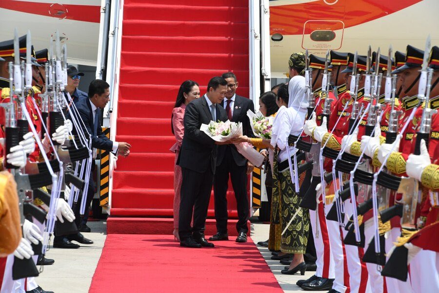 Peace_Palace_KH's tweet photo. Cambodia’s Prime Minister Samdech Moha Borvor Thipadei @Dr_Hunmanet_PM, arrived in Jakarta this afternoon to attend the 43rd ASEAN Summit and Related Summits from Aug. 5-7 https://t.co/G97pHtJWu8