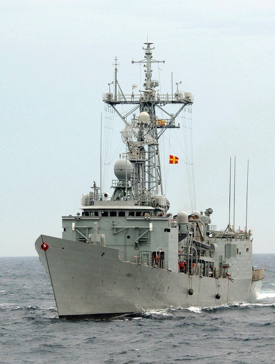 Defensagob's tweet photo. #BuenosDías
Comienza en el Mar de Alborán el ejercicio #DynamicGuard de @OTAN, en el que participan las fragatas 'Reina Sofía' y 'Canarias', y el buque de aprovisionamiento en combate 'Cantabria' de la ⚓️@Armada_esp para adiestrarse en guerra electrónica ⚡️ con fuerzas navales aliadas.