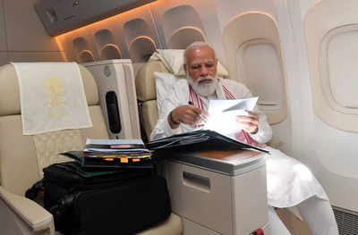 BansuriSwaraj's tweet photo. माननीय प्रधान मंत्री श्री @narendramodi जी एक कर्मयोगी की जीती जागती मिसाल हैं। 2014 से पदभार ग्रहण करने के बाद से प्रधानमंत्री नरेंद्र मोदी जी द्वारा कोई छुट्टी नहीं ली गई है और 9 वर्षों में उन्होंने 3000 से अधिक कार्यक्रमों समारोहों में भाग लिया है। https://t.co/8UW272wcuG