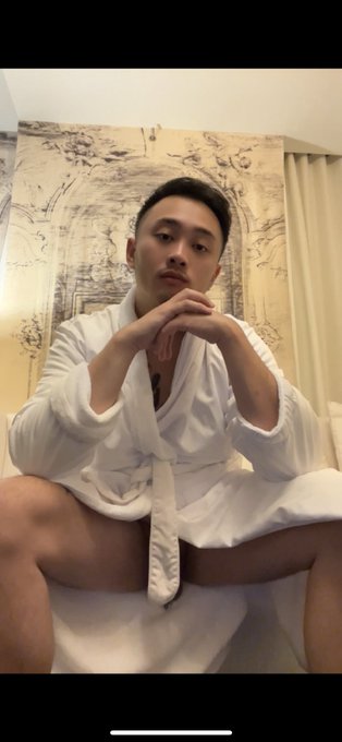 Yeah, idk how to act 😂 https://t.co/pkrvcLVarl