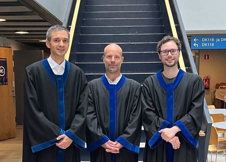 AlexTomescu0's tweet photo. Congratulations to Sebastian Schmidt @Sebasti66652811 for a successful defense of his PhD thesis "Unitigs Are Not Enough: the Advantages of Superunitig-Based Algorithms in Bioinformatics"! 🎉

We were honored to have Pierre Peterlongo @p_peterlongo acting as Opponent, thank you! https://t.co/1AroFDeCVV