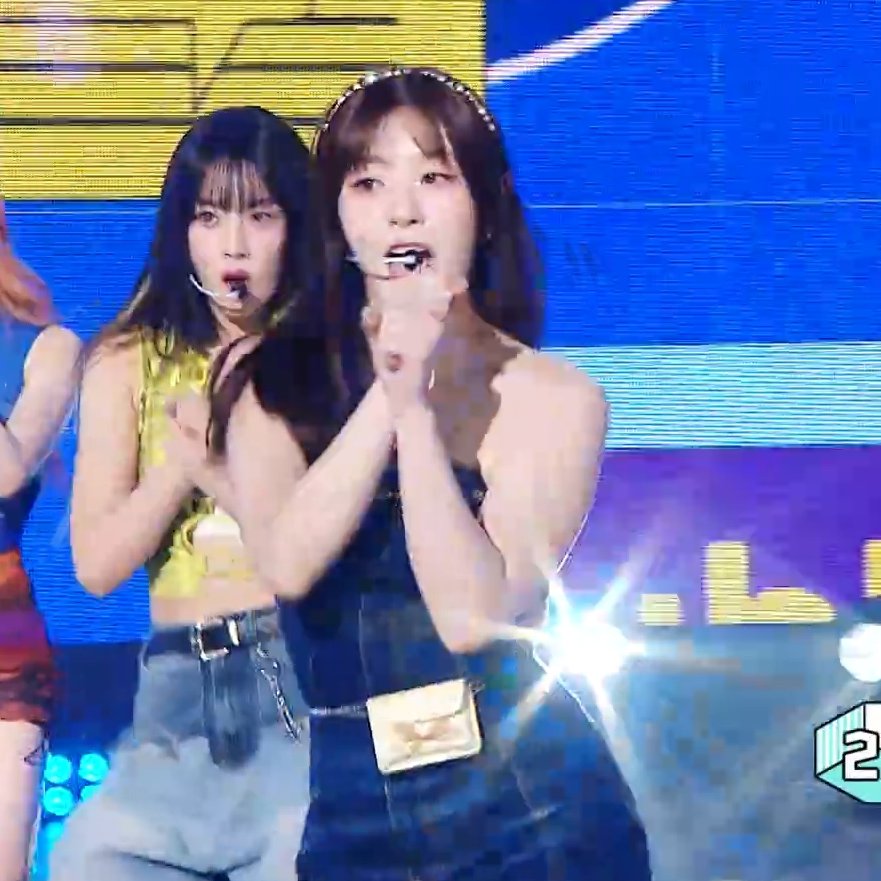 mycelebpicked's tweet photo. 🤍 스테이씨 세은 MBC 쇼!음악중심 230902

🤍 가방 / 스탠드오일 (STANDOIL)

🤍 https://t.co/8vmbPxQaRx

#STAYC #SEEUN #스테이씨 #세은 #STANDOIL #스탠드오일 #스탠드오일가방 #세은가방 #세은패션 #스테이씨패션 #STAYCFASHION #손민수템 https://t.co/H7SDdldsI4