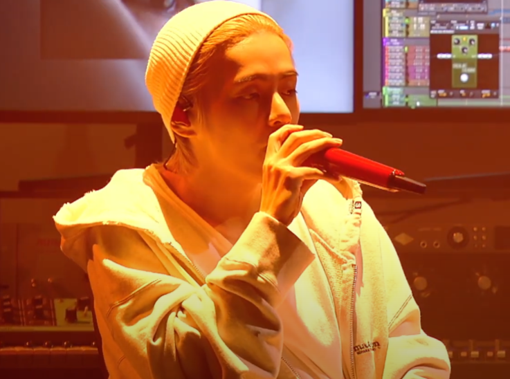 AboutMusicYT's tweet photo. V of BTS performs 'Rainy Days' in a new footage. https://t.co/jDwAbR5WzR