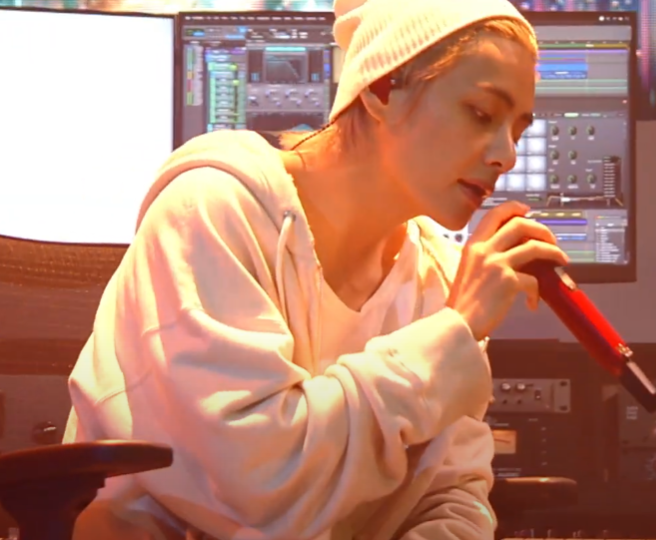 AboutMusicYT's tweet photo. V of BTS performs 'Rainy Days' in a new footage. https://t.co/jDwAbR5WzR