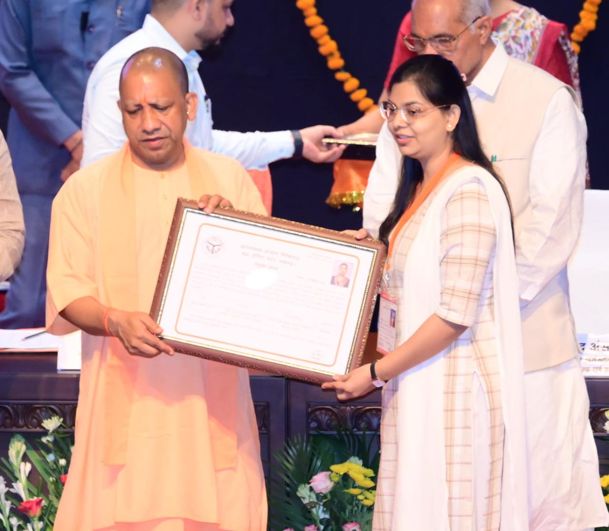 raomohan12's tweet photo. युवाओं को रोजगार उपलब्ध करा रही मुख्यमंत्री @myogiadityanath जी महाराज की सरकार।
 सीएम योगी जी ने अल्पसंख्यक कल्याण एवं वक्फ विभाग के सौ कनिष्ठ सहायक एवं प्राविधिक शिक्षा विभाग के 140 कनिष्ठ सहायक/कम्प्यूटर ऑपरेटर” को नियुक्ति पत्र वितरित किया।।
#MissionRojgar 
#YogiKaNayaUP https://t.co/9oFSd182h9