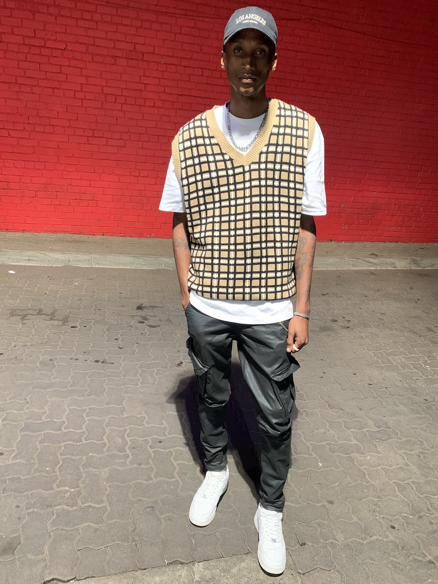 MphoLongstar's tweet photo. Juice yaka e bottomless, mo oreng ya fela kae tlatsa!! 🔥🫶🏽

#fashion #FashionI_Nfluencer #model #modeling #fashionblogger https://t.co/kZ0nn69PIp