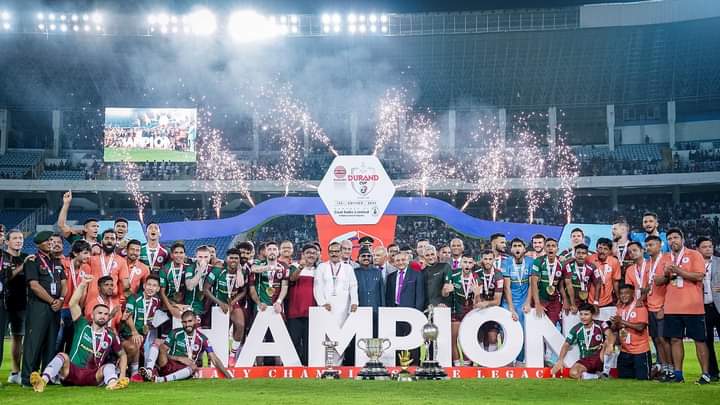 RoyBastab's tweet photo. Champion 🏆
#DurandCup2023 
#MohunBaganSG 
#JoyMohunBagan 💚❤️ https://t.co/4vMrtYLXr7