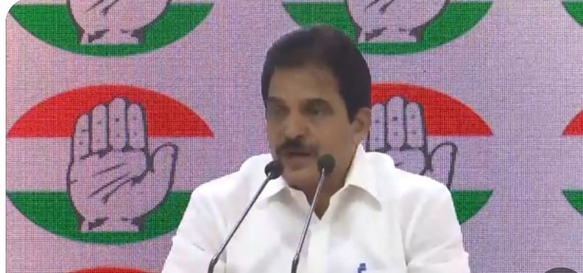 NAVEENYADAVINC's tweet image. K.C Venugopal_Press Conference

The Congress President has decided to convene the new CWC meeting on 16th September at Hyderabad, Telangana.
#CongressCWC