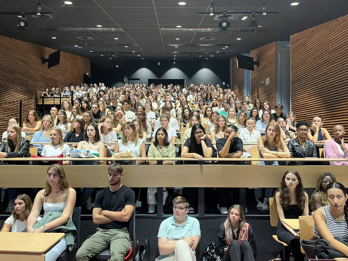 Richard_Maha's tweet photo. Journée de #rentree pour les 1206 élèves et étudiants du #lyceejeannedarc Rennes. Heureux de démarrer une nouvelle année avec eux tous! @EC_Bretagne @acrennes https://t.co/50H6aRkH4U