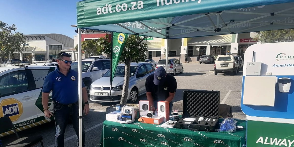 Fidelity_Secure's tweet photo. Our Plettenberg Bay team were out on Saturday at Market Square Shopping Centre showcasing our products and meeting the community to talk about security concerns. Safety is our top priority!
#FidelityServicesGroup #PlettenbergBay #PeaceOfMind #KeepingYouSafe #SecuringYourAsset https://t.co/a5Y9x5zTSi