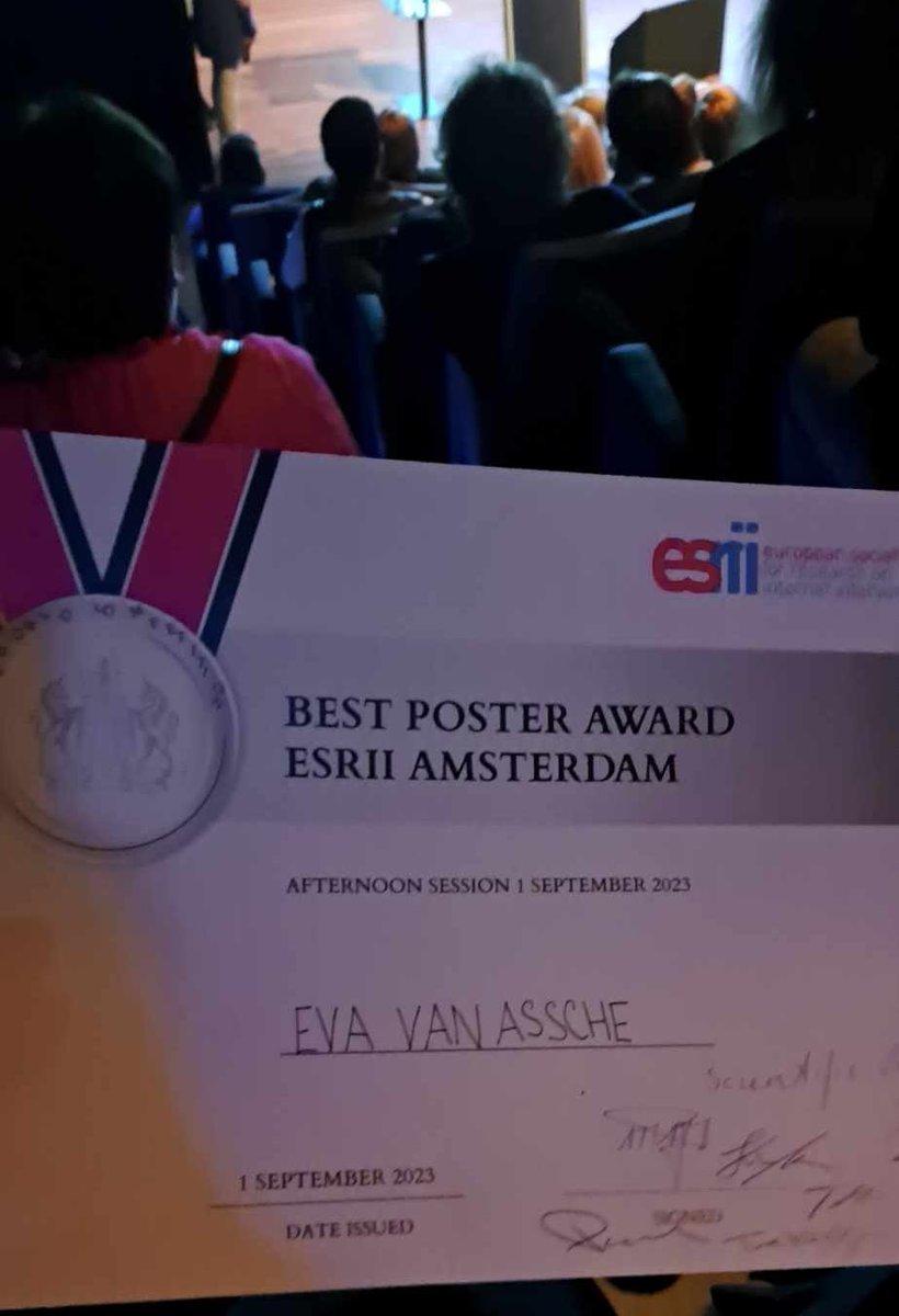 Eva_VanAssche's tweet photo. We are happy to have received the best poster award at ESRII 2023! Fruitful collaboration with @annelienmees and the partners from Onlinehulp-Vlaanderen. Thankful to @ESRII2023 for giving us the opportunity to present the Belgian https://t.co/CBbzKlgdcL app store. https://t.co/VunFcLJmH2
