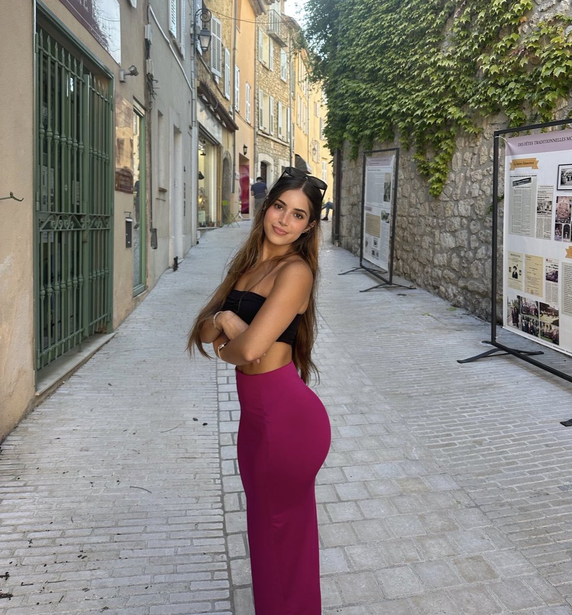 Em emarrbb , Twitter Profile