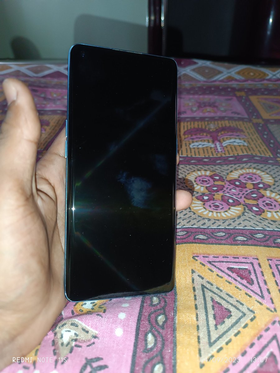 There is a green line after updating my phone, this was found out by the oppo company people, still they did not change it. But this green line is not from outside, still the display has not changed, bad experience.Then my phone turned off.@oppo

 #opporeno5pro @OPPOIndia @oppo