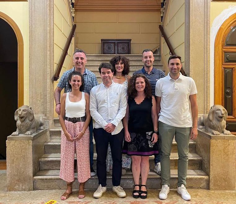 📝El PSOE de #Loja  denuncia un segundo incremento de sueldos del gobierno local (PP) “apenas dos meses y medio después de la toma de posesión”

🗣️Antonio García, portavoz municipal: “Una cantidad que dejará de invertirse en necesidades para la población"

psoe-granada.com/el-psoe-de-loj…