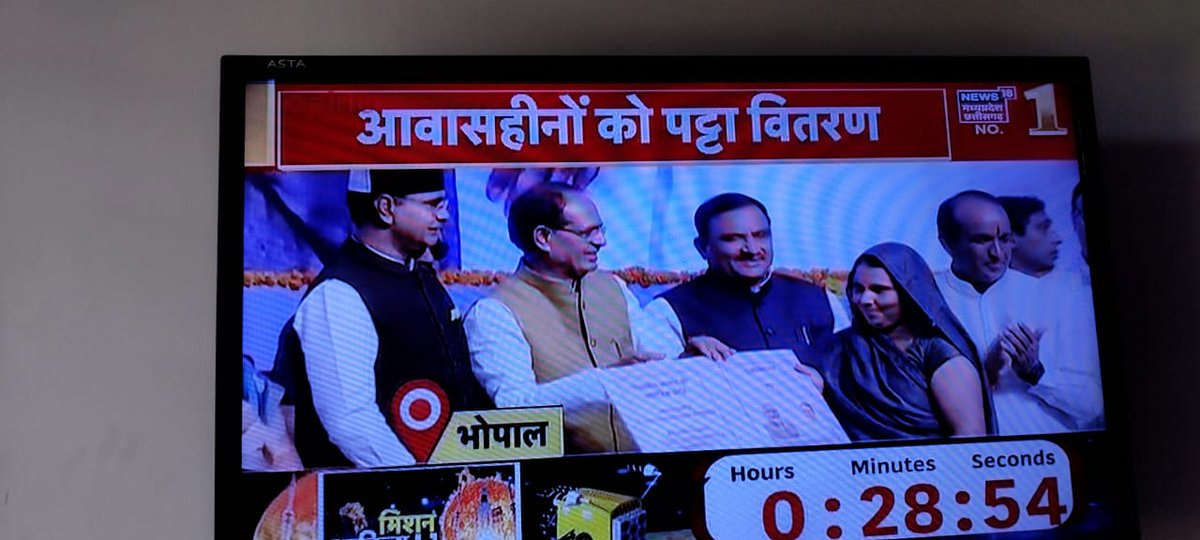 जिनके दम पर बांट रहे हो, आप उन्हीं को डांट रहे हो।