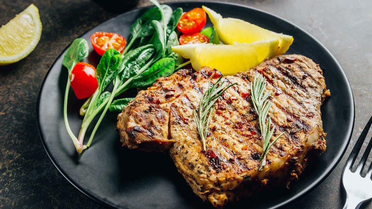 OakhurstOlives's tweet photo. #EVOO, with high antioxidants, monounsaturated fats, and minimal refining, is an ideal choice for cooking at various temperatures!
https://t.co/Q6i3d9OBpg
#oliveoil #OakhurstOlives #smokingpoint #cooking #foodie #health #science https://t.co/b5PdYYXckG