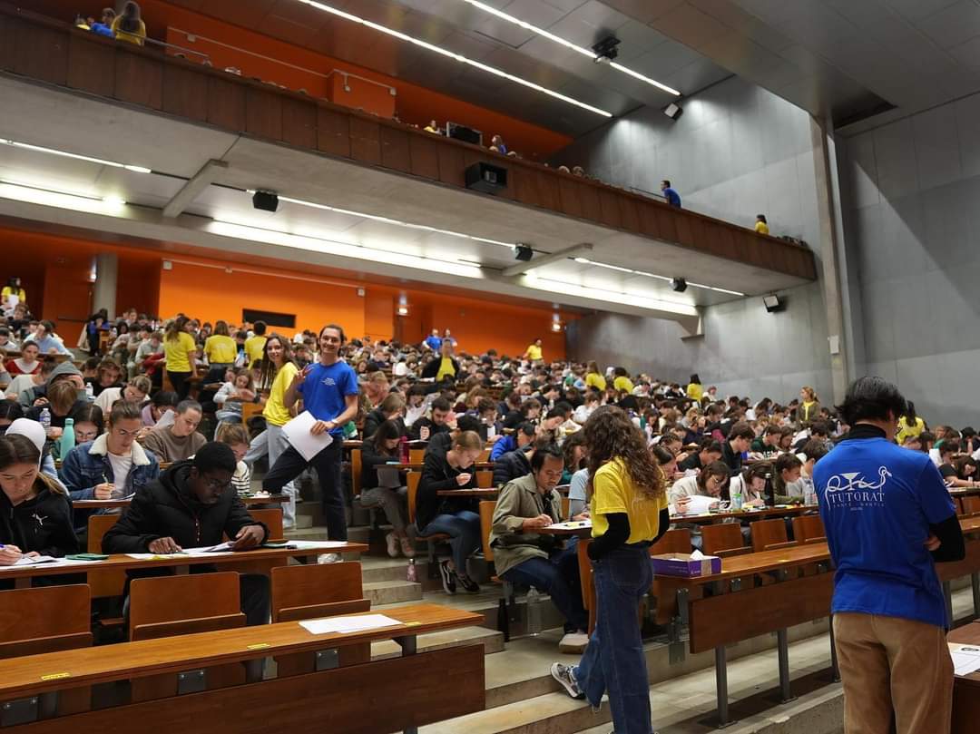 Les tutorats sont des organismes agréés par <a href="/sup_recherche/">Ministère Enseignement supérieur et Recherche</a>, proposant un accompagnement gratuit ou à prix coûtant aux étudiants en PASS/LAS 🤝

Ainsi, les étudiants tuteurs (2e, 3e année) proposent une prérentrée, des sessions d'entraînement, des cahiers d'exercices toute l'année