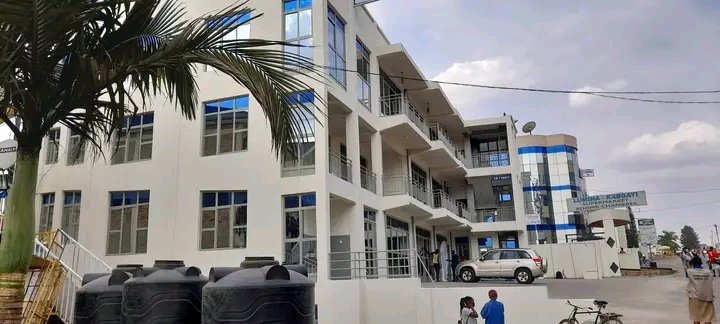 MuhangaT's tweet photo. #rwanda umujyi wa #muhanga ukomeje mu muvuduko mu iterambere,Aho uyu mujyi uri muri 3 imurikira Kigali, byose tubikesha ubuyobozi bwiza dufite.@PaulKagame @RwandaGov @Annemwiza @Rwanda_Housing @Dr_ENsabimana @IngabireImma @ngomijanaaa1 @RwandaSouth @KARANGWASewase https://t.co/dPZytjx7Y4