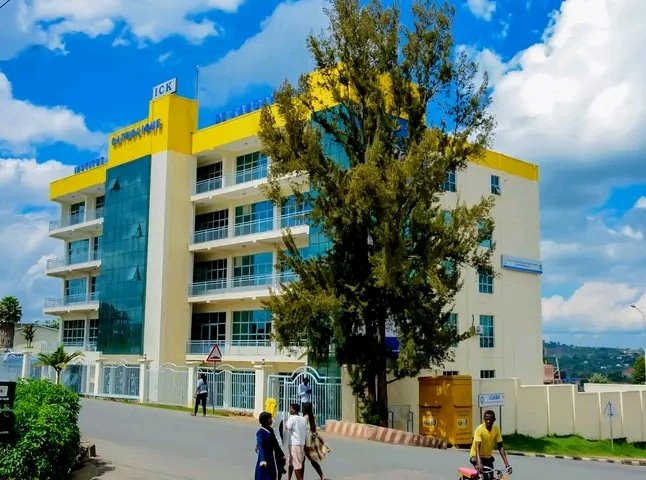 MuhangaT's tweet photo. #rwanda umujyi wa #muhanga ukomeje mu muvuduko mu iterambere,Aho uyu mujyi uri muri 3 imurikira Kigali, byose tubikesha ubuyobozi bwiza dufite.@PaulKagame @RwandaGov @Annemwiza @Rwanda_Housing @Dr_ENsabimana @IngabireImma @ngomijanaaa1 @RwandaSouth @KARANGWASewase https://t.co/dPZytjx7Y4