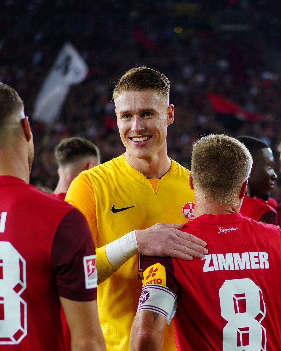 Rote_Teufel's tweet photo. Puszka-Premiere. Kralle zum Zweiten.

Glückwunsch zur Berufung in die @kicker_2BL Elf des Tages, Jungs! #Betze #FCK #FCKFCN https://t.co/Orz6k4RhOa