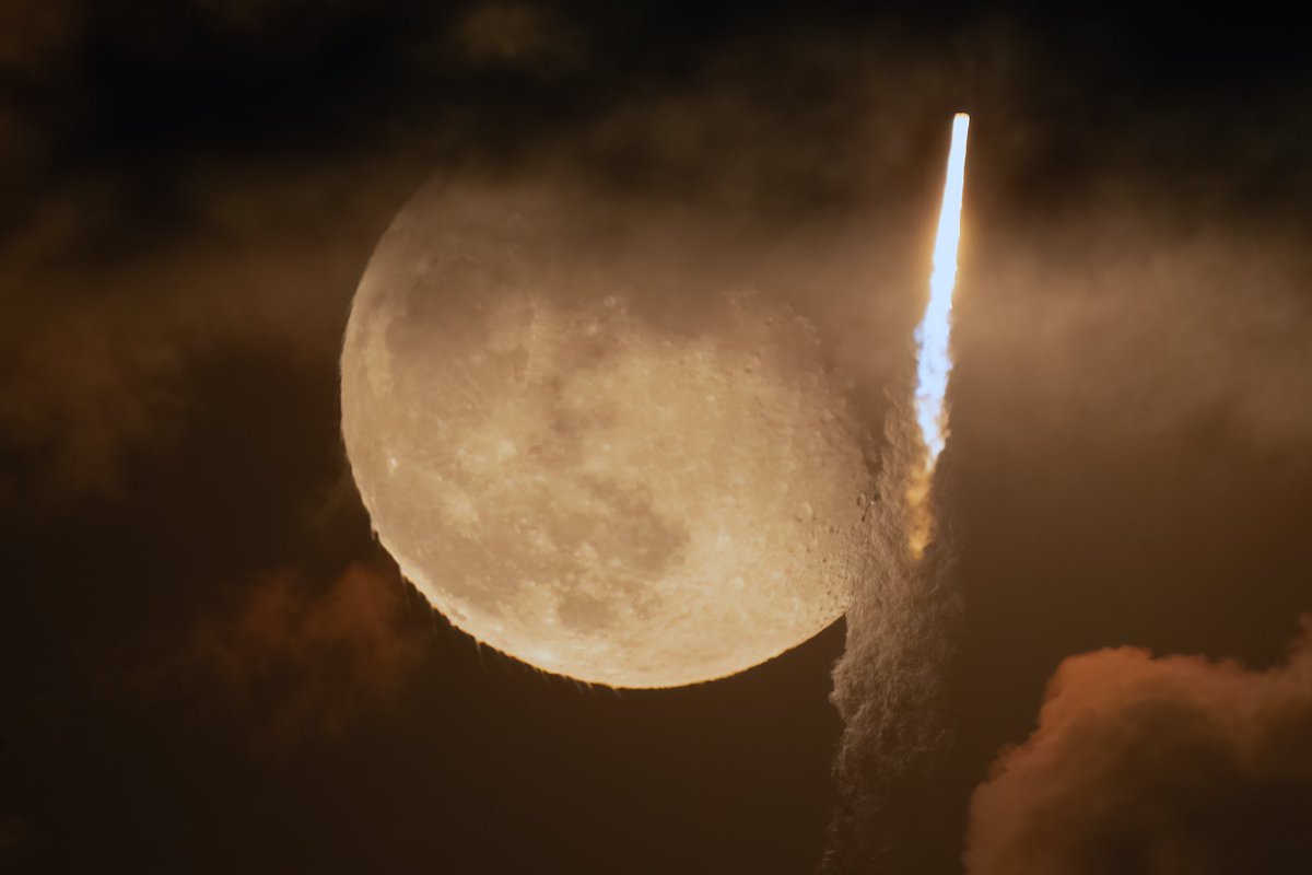 astronycc's tweet photo. Falcon 9 rocket and the Moon

Falcon 9 launches a batch of 21 satellites for the starlink mega-constellation #spacex #falcon9 #moon https://t.co/JrwQBPRgtq