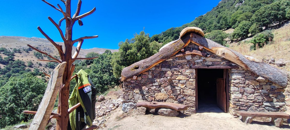 GALBarbagia's tweet photo. 𝗜 𝗦𝗲𝗻𝘁𝗶𝗲𝗿𝗶 𝗱𝗲𝗹 𝗚𝗲𝗻𝗻𝗮𝗿𝗴𝗲𝗻𝘁𝘂. I lavori di recupero dell'#AgenziaForestas: #sentieri e ovili già percorribili, visitabili e mappati; a breve verrà installata la cartellonistica, recupero degli antichi pinnettos/barraccòs di #Fonni. #Montagna #Forestas #CAI https://t.co/NYPYjzjAp3