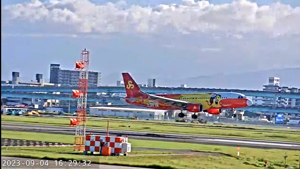4iuv3KDdMn1YDx5's tweet image. スプリングはスペマで飛来
#福岡空港ライブカメラ
#福岡空港
#SpringAirlines
#Oishilivery
#Bｰ8248