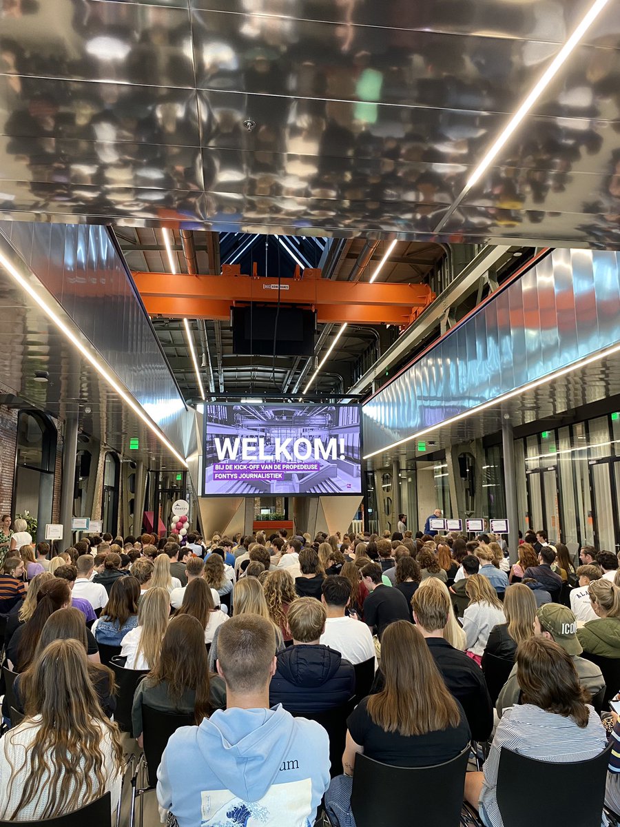 Welkom eerstejaars! <a href="/FontysJourn/">Fontys Journalistiek</a> #propedeuse #journalistiek #Tilburg