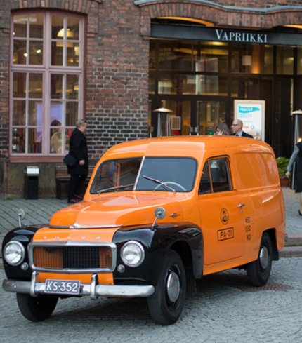 La 9.9. klo 11–15 Vapriikin <a href="/Postimuseo/">Postimuseo</a> järjestää tapahtumapäivän <a href="/Postigroup/">Posti</a> 385-vuotisen historian kunniaksi. Luvassa postiteemaista ohjelmaa  näyttelyissä, #vapriikki pihalla esillä on Postin vanhoja ja uusia kulkupelejä. Pihan ohjelma on maksutonta. Muu ohjelma pääsymaksulla.