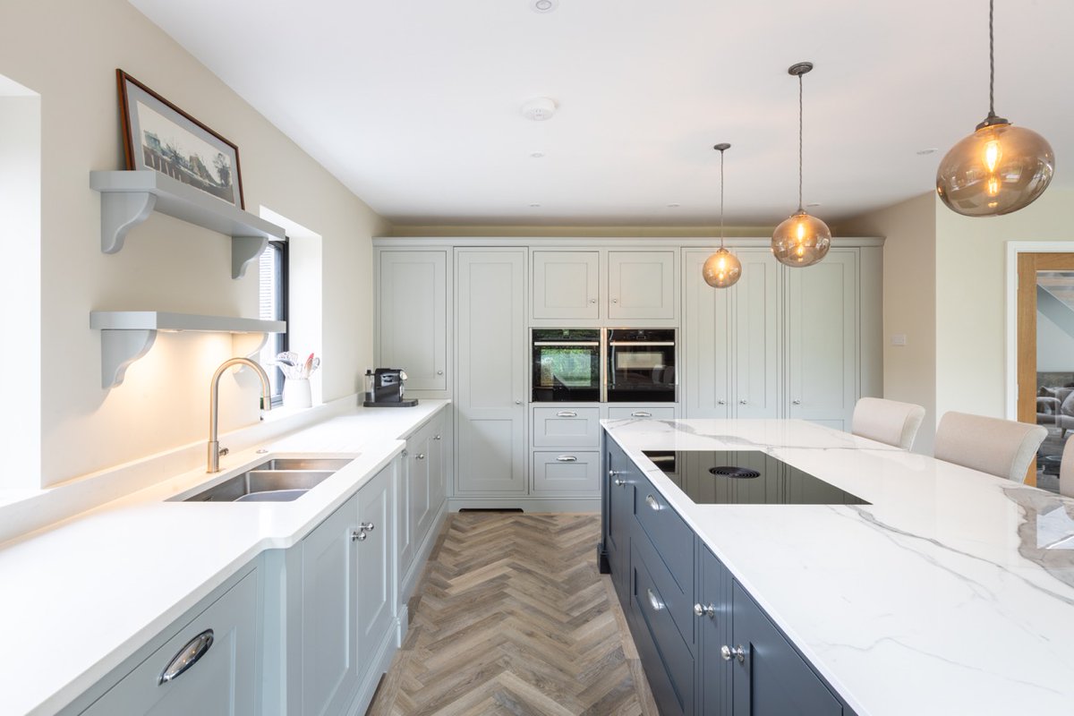 The latest project to hit the website is this stunning in-frame, painted shaker kitchen in Elgin Grey and Fired Charcoal. 
👉 kitchensbespoke.co.uk/portfolio_page…

🧑‍🍳 Kitchen appliances by @NEFFHomeUK @BORAGmbH Worktops by @konigstoneuk & #Laminam @Crofts_Assinder handles complete the look