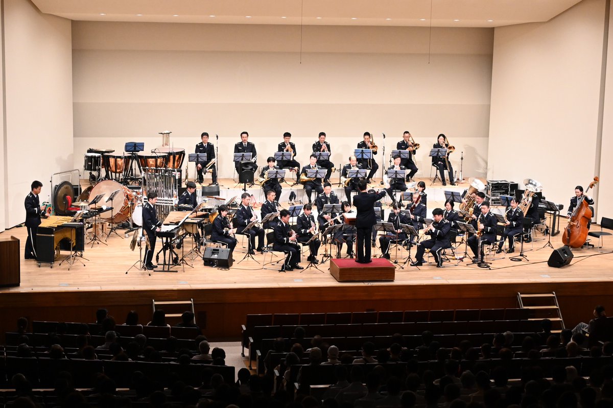 jasdf_hyakuri's tweet photo. ９月２日（土）、#中部航空音楽隊 を招いて #百里基地 音楽祭を開催しました。#航空自衛隊 の公式マーチ「#空の精鋭」からスタートし、アニメや映画音楽からジャズまでアンコールを含め全１１曲を演奏しました。４年ぶりに従前同様の規模で開催することができ、会場は大いに盛り上がりました。 https://t.co/oDE2HneQqO