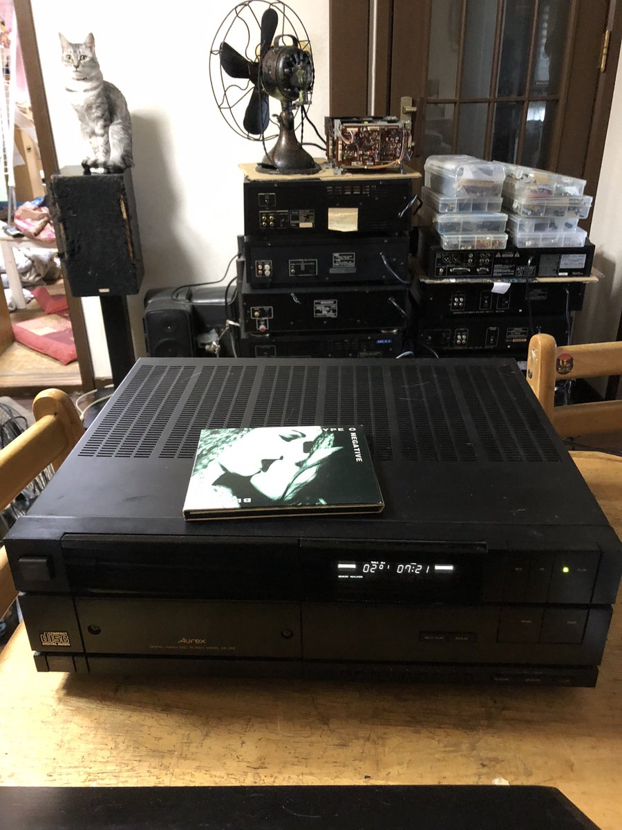 team_junker's tweet photo. XR-Z90でTYPE O NEGATIVEの
BLOODY KISSESを再生していて
鳥肌が立っている・・・。

いやー、生々しい・・・。 https://t.co/dDowZ25P7f