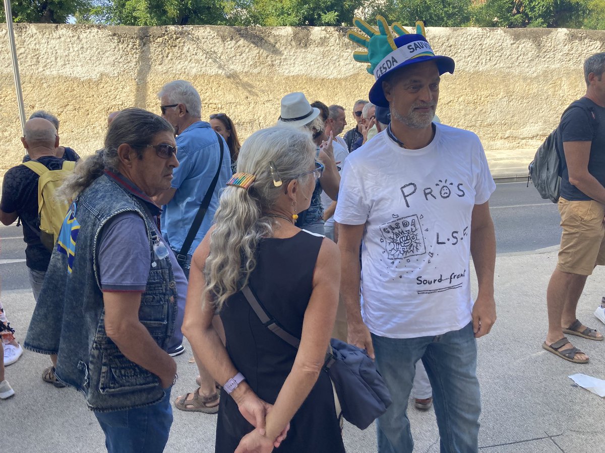 Le #cesda Centre éducatif spécialisé pour déficients auditifs à #montpellier est en grève en ce premier jour de rentrée. Parents, enseignants, élèves et communauté se mobilisent.