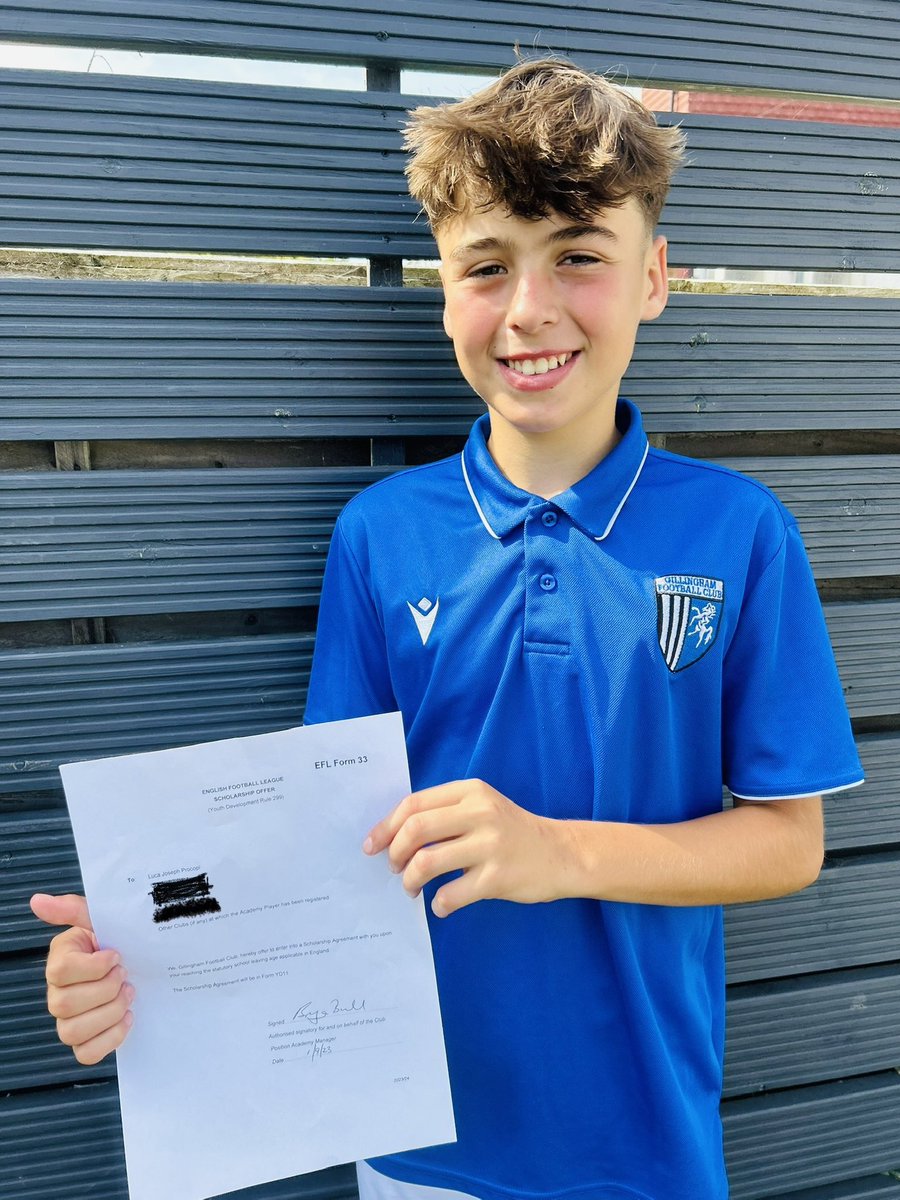 ProcopiMichelle's tweet photo. Our little dude at @LucaProcopi was given  an early scholarship offer yesterday by Gillingham, so happy for him and his smile says it all 💙 ⚽️
#upthegills #proudmum #hardworkcontinues https://t.co/fPHfPfiGw9