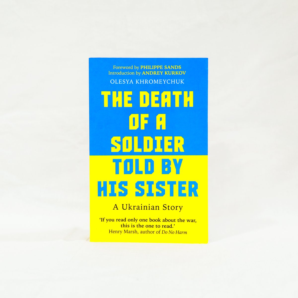 TheBrowser_Chd's tweet photo. #NewArrivalAlert!

In this moving narrative, Olesya Khromeychuk paints a vivid picture of love, loss, and the resilience of the human spirit. 

The Death of a Soldier Told by His Sister is a must-read for anyone seeking a deeper understanding of war's true toll.

#thebrowser https://t.co/Viq9EMbGwR