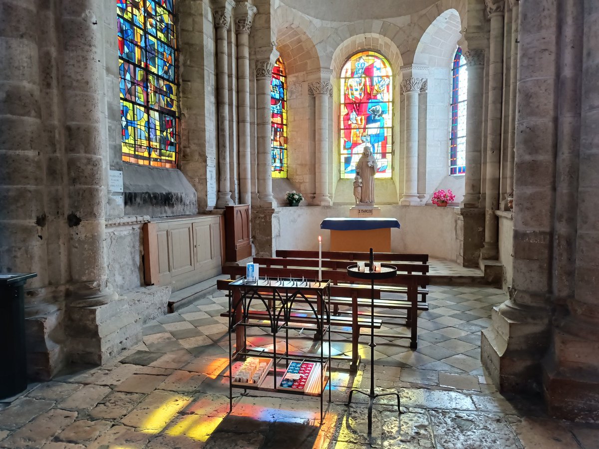 MagicisNatura's tweet photo. Ce #matin, #lumière #céleste en l'#église Saint-Nicolas de #Blois 🌈 #NoFilter #patrimoine #LoireValley https://t.co/iAEQYLlw5T
