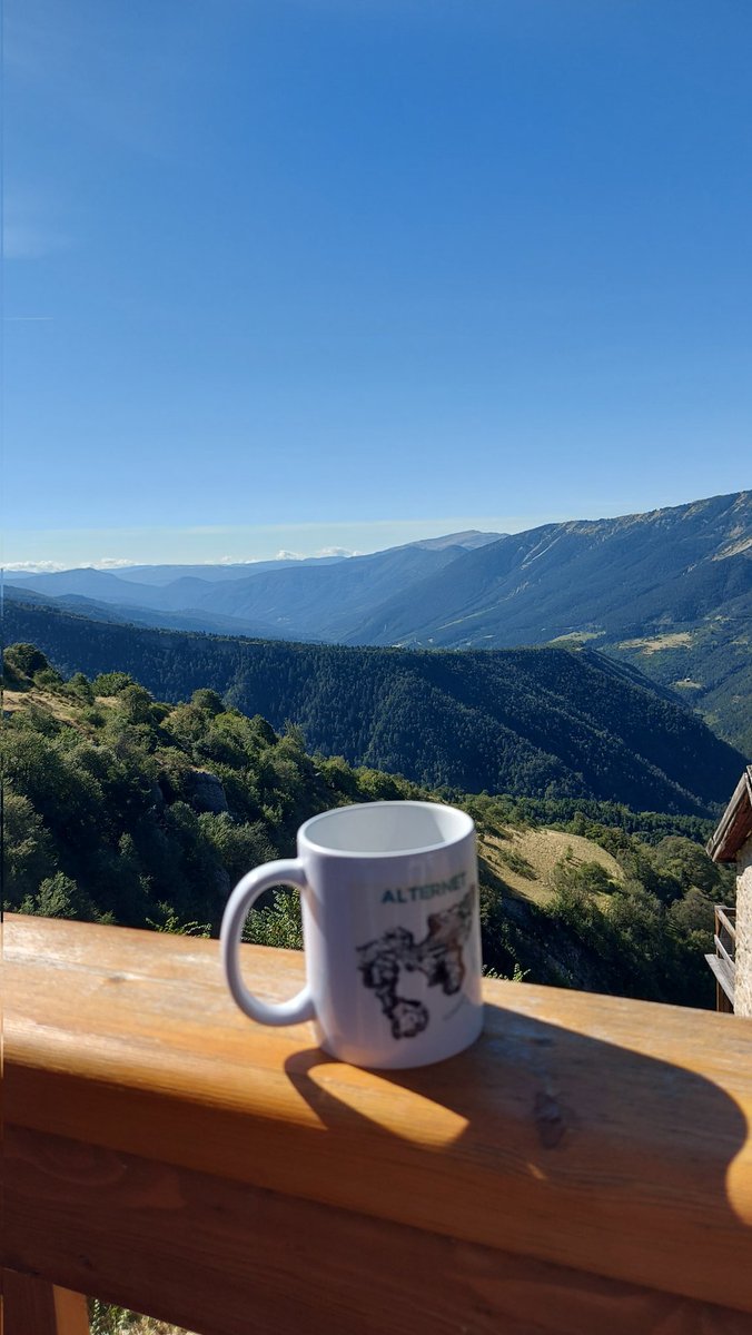 ehsanpashanejad's tweet photo. It's been a great time at Peyresq 🇫🇷 as one of the participants this year in #AlternetSummerSchool. Informative lectures with lots of fun on mountain. Thanks to the organizers @Alternet_Europe @ad_watt https://t.co/tJ2NotwdXD