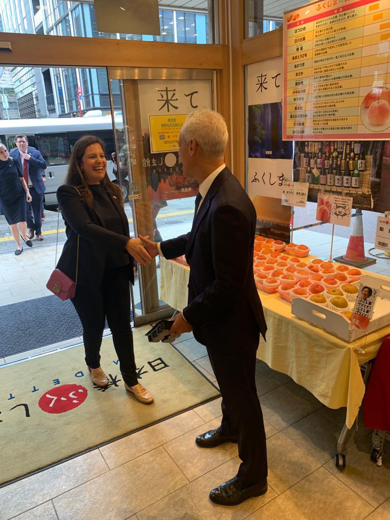USAmbJapan's tweet image. Kudos to @RepStefanik and the 12-member bipartisan delegation for making time to purchase Fukushima products &amp;amp; support the community. Big thanks to Midette for representing Fukushima here in Tokyo and showcasing the region's resilience in recovery. America stands with Japan!