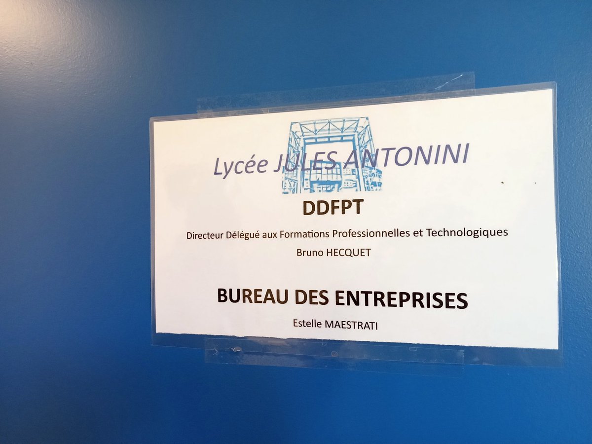 #Rentrée2023 | Ce lundi matin, le recteur est présent à la rentrée des #enseignants au lycée professionnel Jules Antonini, pour un temps d'échanges avec les équipes. 
Il a rappelé que la réforme du lycée professionnel est une cause nationale. C'est un moment historique.
#LycéePro