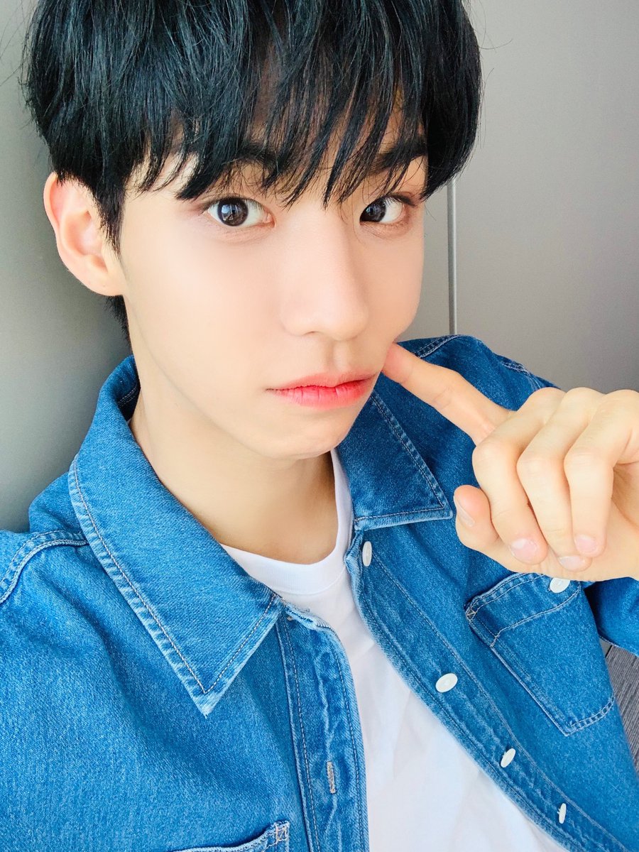 [📸TEMPIC]

23.09.04 #E상한X들

친구에게 “송화랑” 문자를 보내보세요📱

“사막여우🦊 송화랑?“ 이라고 한 경우는 최고의 iE이고,
”햄스터🐹 송화랑?“ 이라고 한 경우는 최고의 iE입니다.
그러나
”E상한 X들의 최강막내 송화랑?“ 이라고 대답한 친구, 역시 최고의 iE입니다💙

#TEMPEST #템페스트