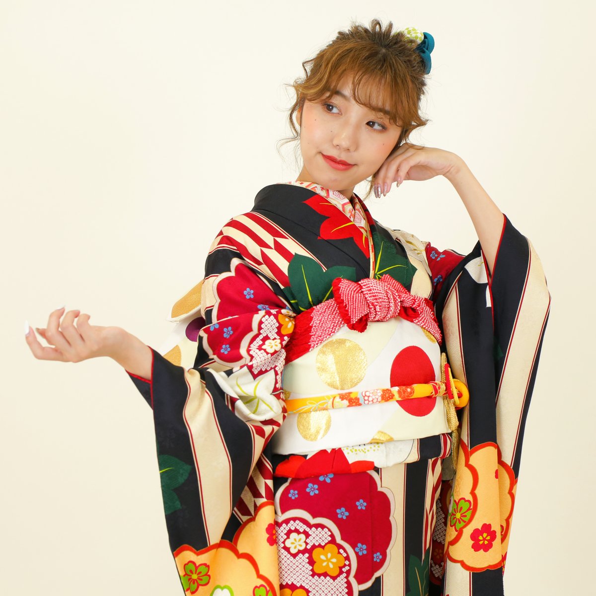 kimonotradition's tweet photo. モダン振袖コレクション！
モダンでお洒落な振袖で晴れの日をお祝いしませんか？

❁展示会来店予約はこちら❁
https://t.co/yQogh8kszg 💐

#振袖 #振袖レンタル #成人式 #大阪振袖レンタル https://t.co/y1HlSanOBs
