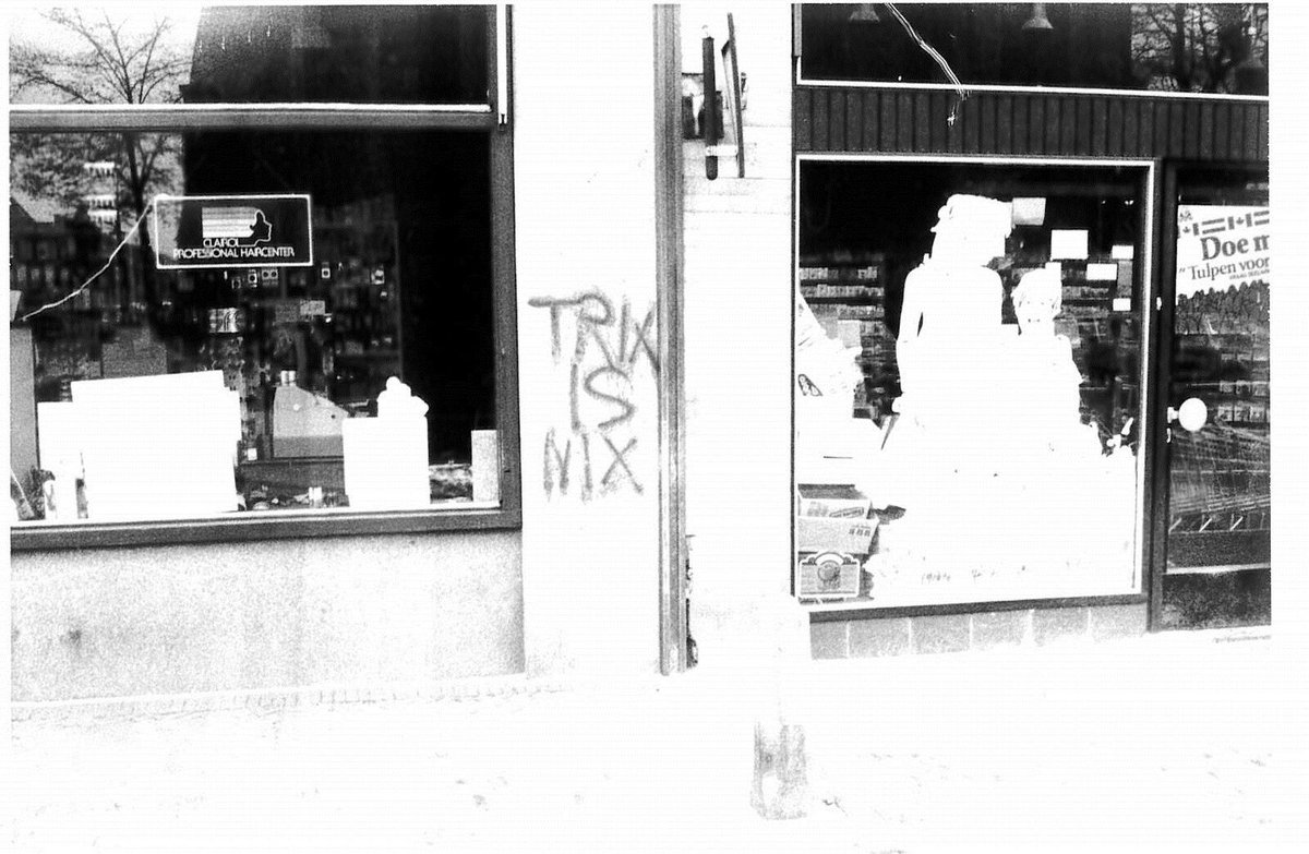 Rond 1980 waren er grote zorgen om acties van krakers rondom de kroning van prinses Beatrix. In Schoonhoven werden een aantal plekken beklad: ow.ly/n4Ih50PGIy4

#GeschiedenisLokaalMidden-Holland <a href="/StreekarchiefMH/">Streekarchief Midden-Holland</a> #krakers #kraakbeweging #protest