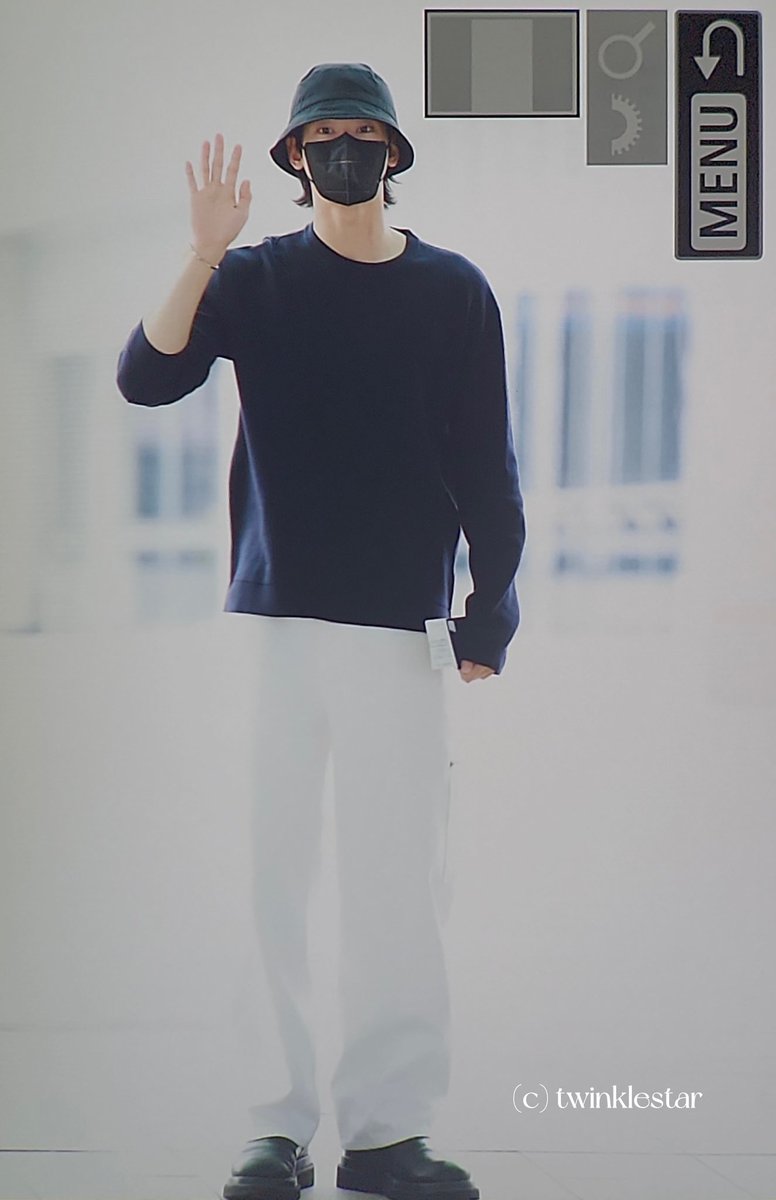 twinklestar_cha's tweet photo. 230904 안녕 👋🏻👋🏻
#ASTRO #CHAEUNWOO #아스트로 #차은우 #チャウヌ @offclASTRO https://t.co/iYinLW8BCE