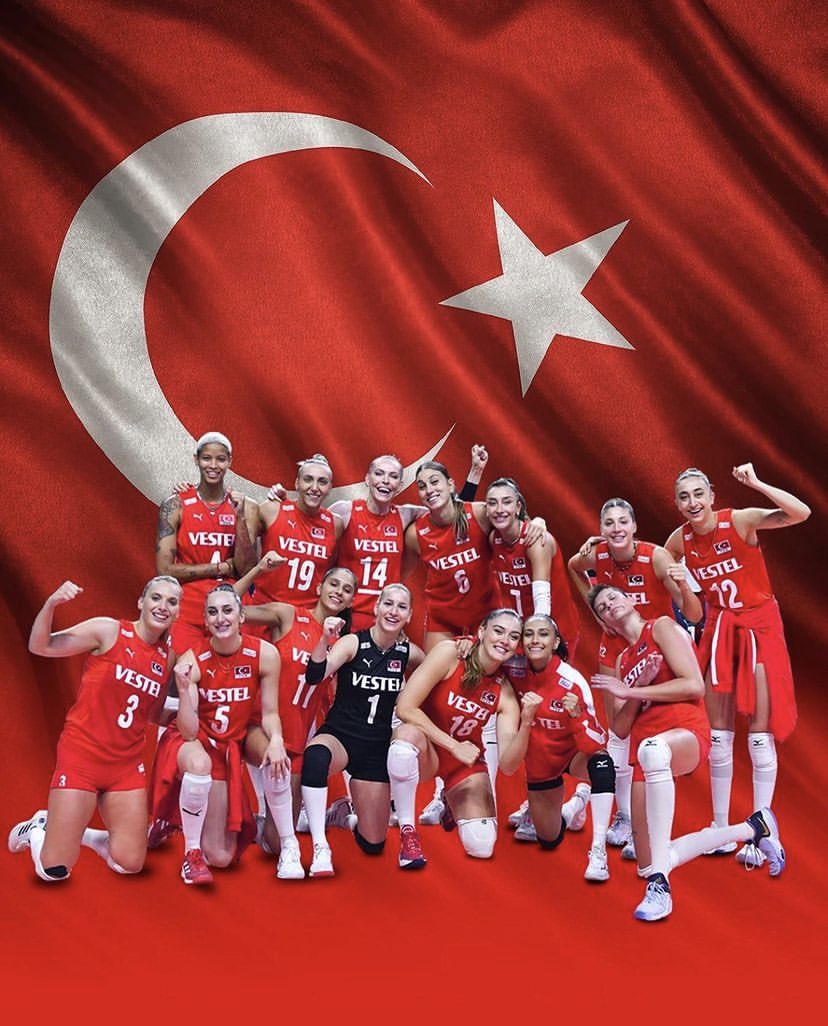 Demeter37255948's tweet photo. #gururumuz #FileninSultanlari Avrupa şampiyonu filenin sultanları 👏👏👏🇹🇷 https://t.co/oZeybvmxNy